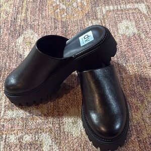 DV by Dolce Vita Black Platform Mules size 9